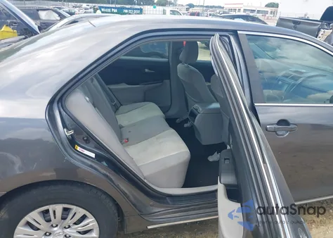 2013 Toyota Camry Le z USA, uszkodzony, nr VIN 4T4BF1FK1DR284146